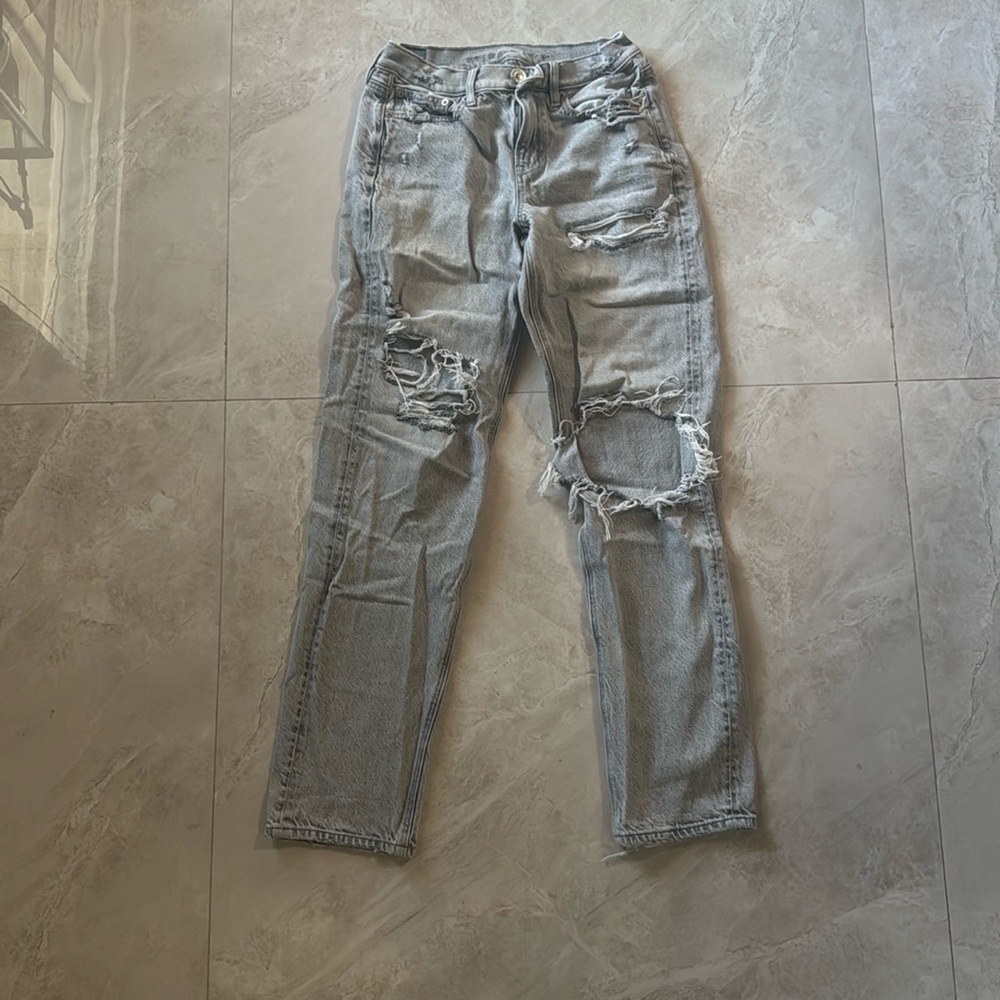AMERICAN EAGLE GREY LOW RISE RIPPED JEANS